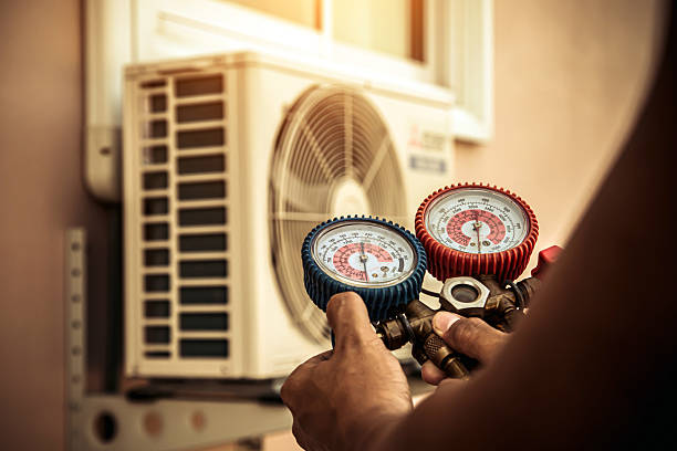 Professional Hvac technician working in Greentown, IN
